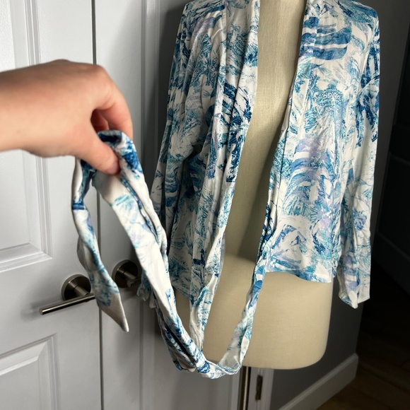 Mystree Tie-Front Wrap Top — Size Large — New With Tags blue white - Picture 6 of 8
